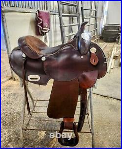 15 1/4 Rocking R Western Saddle with Short 25 Round Skirt & FQHB 7 Gullet