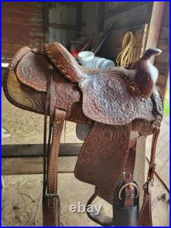 15 Buck Stitch Longhorn Tooled Leather Western Saddle & Matching Back Cinch