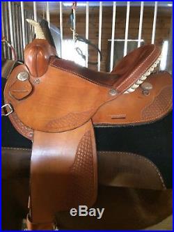 15 Dakota Barrel Saddle plus Tack