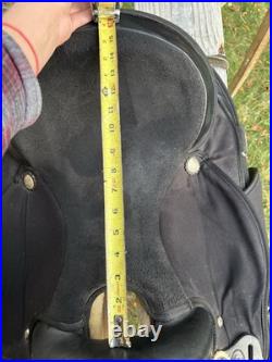 16'' Black Abetta Arabian Trail Saddle + Tough1 Hunter Green Saddle Pad