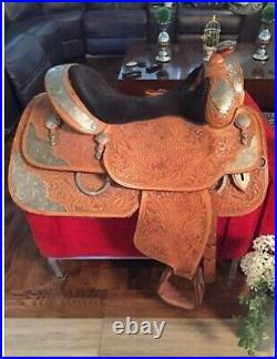 16 used Silver Mesa Show Saddle with Black seat
