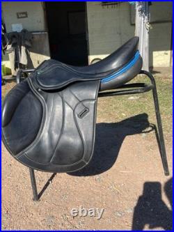 18 HDR Close Contact Saddle, black with blue piping- used in good condition