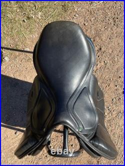 18 HDR Close Contact Saddle, black with blue piping- used in good condition