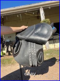 18 HDR Close Contact Saddle, black with blue piping- used in good condition