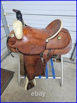 A Used 16 Dakota Saddlery Brown Color Hard Tail Slick Seat Roping Saddle