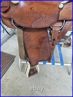A Used 16 Dakota Saddlery Brown Color Hard Tail Slick Seat Roping Saddle