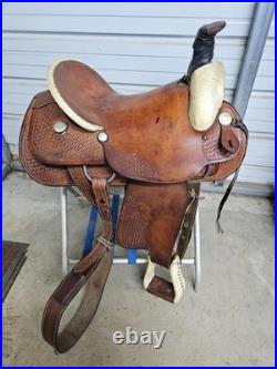 A Used 16 Dakota Saddlery Brown Color Hard Tail Slick Seat Roping Saddle