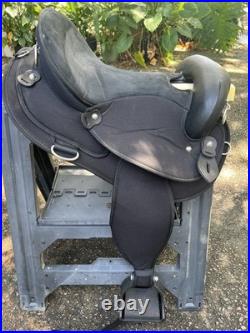 Abetta Endurance Synthetic Saddle 205105BK 16 Blemishes On Underside