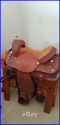 Beautiful Tex Tan Hereford Saddle And Stand, 16 Seat