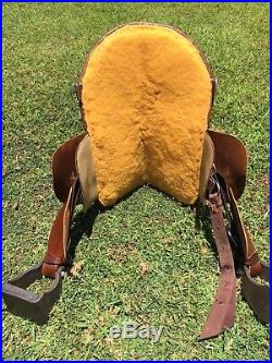 Bob Marshall Treeless Endurance Saddle 16 plus Skito pad. Comfy for horse