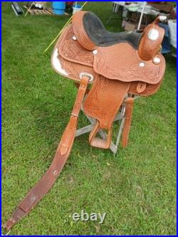 Circle Y Equitation Western Show Saddle. 15in seat 7in gullet