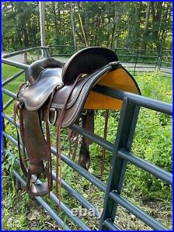 Circle y park and trail saddle, beautiful condition, 15 seat, QH bars (5.5)