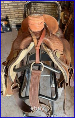 Dakota 502 16 in rough out roping saddle