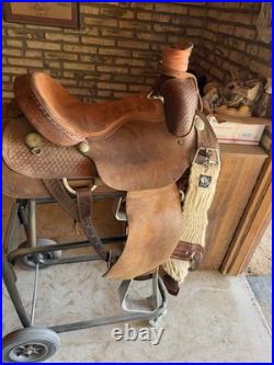 Dakota 502 16 in rough out roping saddle