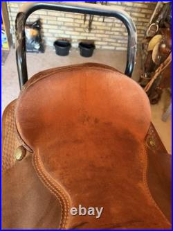 Dakota 502 16 in rough out roping saddle