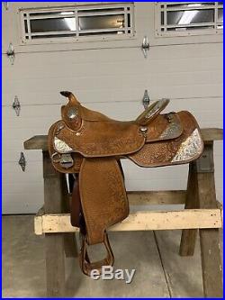 Dale Chavez 16 inch Western Show Saddle. Excellent Condition