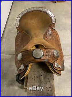 Dale Chavez 16 inch Western Show Saddle. Excellent Condition