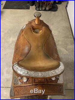 Dale Chavez 16 inch Western Show Saddle. Excellent Condition