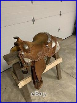 Dale Chavez 16 inch Western Show Saddle. Excellent Condition