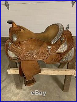 Dale Chavez 16 inch Western Show Saddle. Excellent Condition