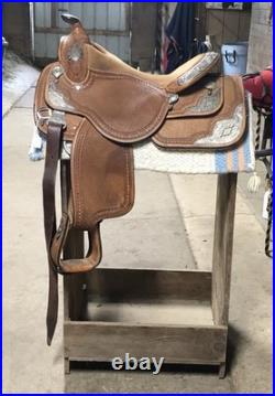 Dale Chavez show saddle