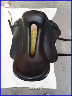 Endurance Chair C / Synthetic Material Saddle Color Black