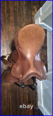 Karl Niedersüß (KN) Symphonie 17.5 Dressage Saddle + Irons & Stand (Austrian)