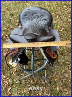 Lightweight Western Saddle 16-Inch Seat Pleasure Trail Riding Horse Leather
