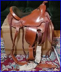 Parelli, Classic Easy Rider saddle, 16.5 inch seat, less than 15 rides