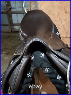 Phillipe Fontaine English Jumping Saddle. In new condition
