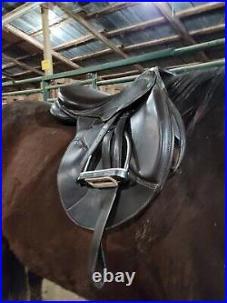 Phillipe Fontaine English Jumping Saddle. In new condition