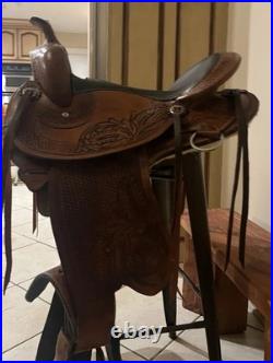 Tennessee Saddlery Lewisburg saddle with matching saddle bags