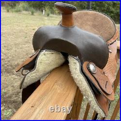 Trail riding saddle 14.5 guc missing a stirrup see pics