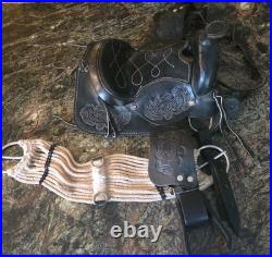 Training Saddle 10 Inch Black Tooled Leather Work Design Mexico Beautiful Vtg