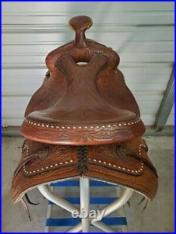 Used 15 Herford Tex Tan Brown Leather Roping saddle with white Buck Stitch