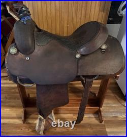 Used 15 Trophy Roping Saddle Stamped Roy Deen Team Roping Heeler