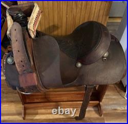 Used 15 Trophy Roping Saddle Stamped Roy Deen Team Roping Heeler