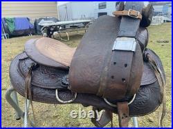 Used /vintage 15 tooled round skirt Western saddle for round withers US made Used /vintage 15 tooled round skirt Western saddle for round withers US made