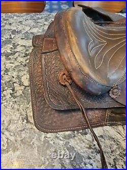 Vintage 16 tooled Western trail or pleasure saddle