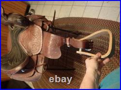 Vintage Western Tooled Leather Horse Saddle 15 seat size Black & Brown